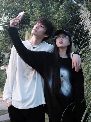 Black Oversized Long Sleeve T-Shirt with White Dog Graphic view 8