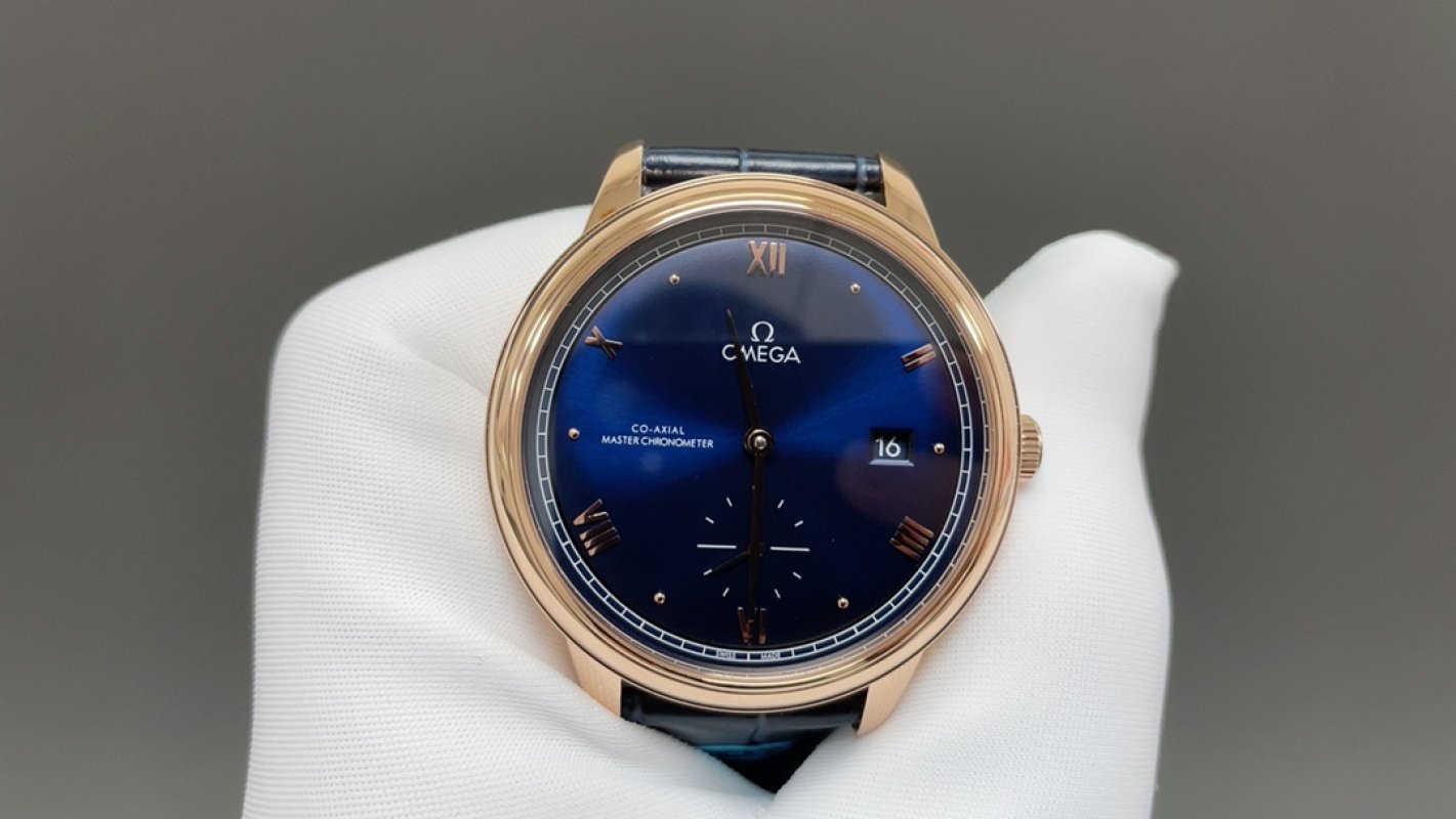 Omega De Ville Prestige Coaxial Master Chronometer 41mm Blue Dial view