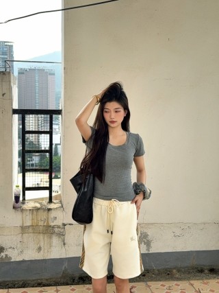 Burberry Cream Relaxed Fit Drawstring Shorts view 5