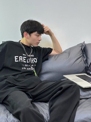 Black Graphic Print Short Sleeve T-Shirt with Streetwear Design view 1
