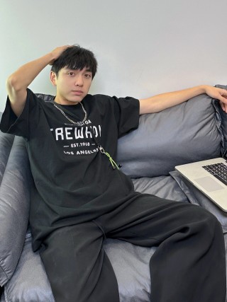 Black Graphic Print Short Sleeve T-Shirt with Streetwear Design view 2