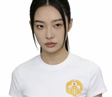Louis Vuitton White Crew Neck T-Shirt with Golden Emblem view 3