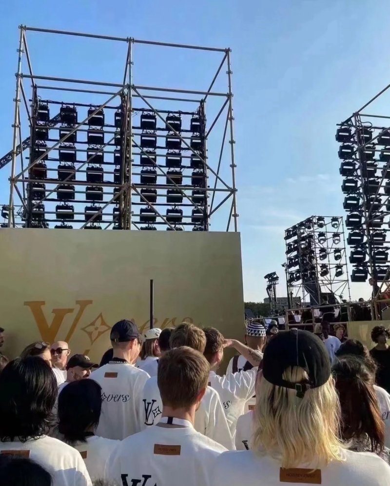 Louis Vuitton Lovers White T-Shirt view