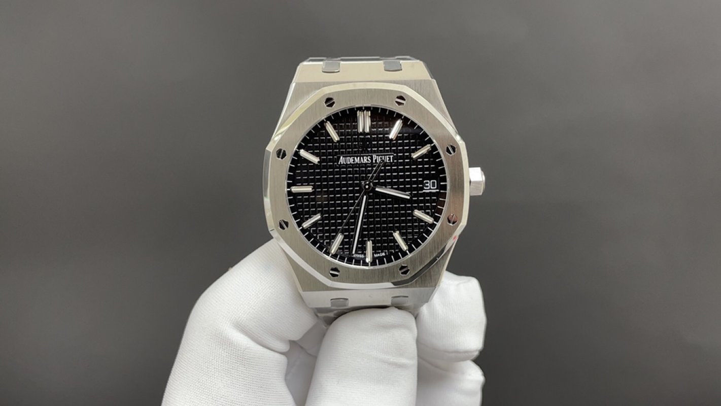 Audemars Piguet Royal Oak 15400 White Steel Black Dial 41mm