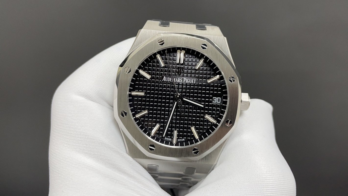 Audemars Piguet Royal Oak 15400 White Steel Black Dial 41mm view