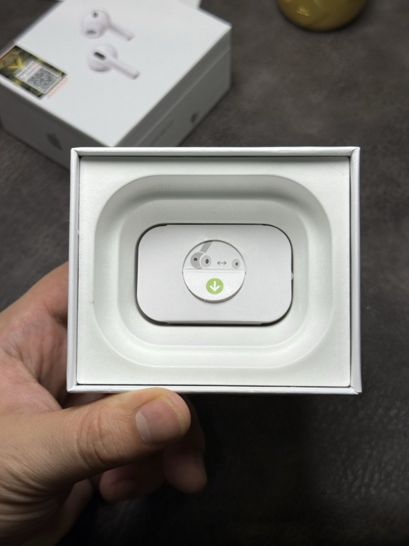 Apple AirPods Pro 3 White Wireless Earbuds view
