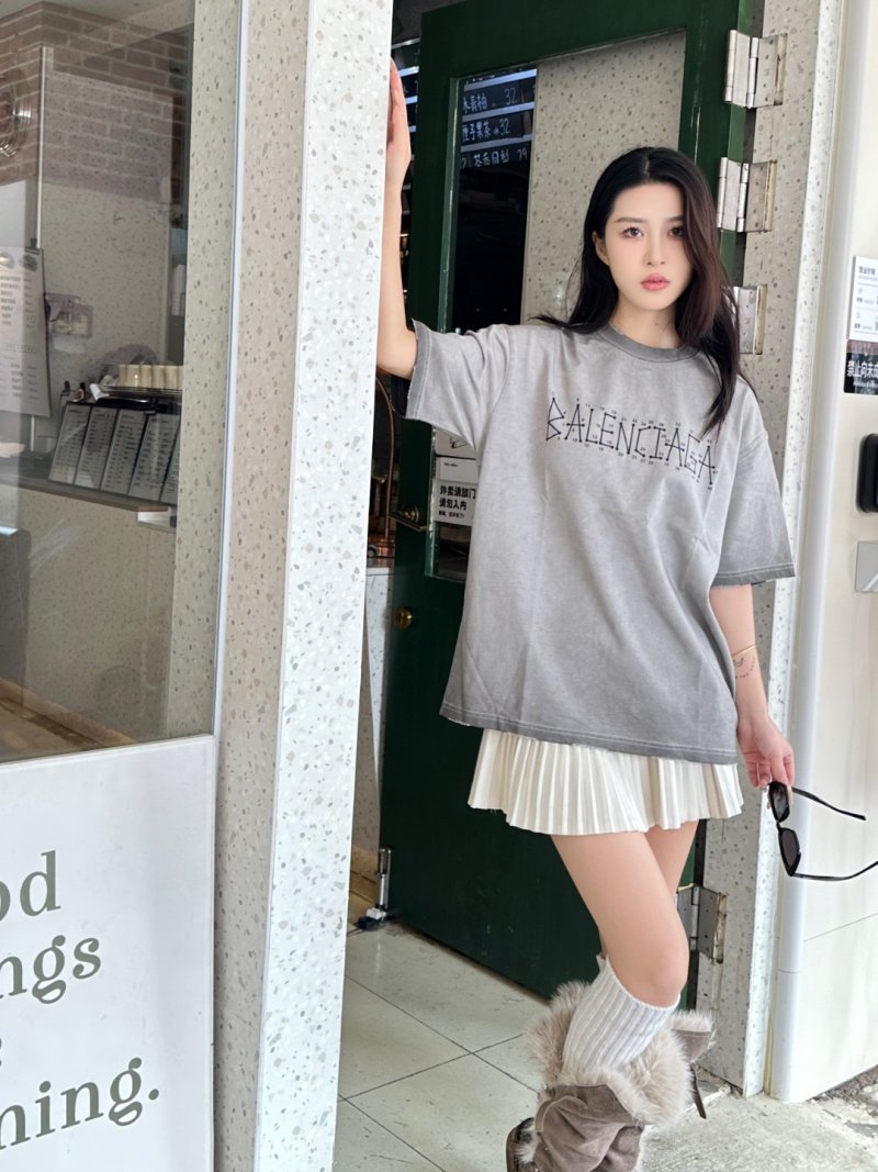 Balenciaga Outlined Logo Oversized T-Shirt Grey view