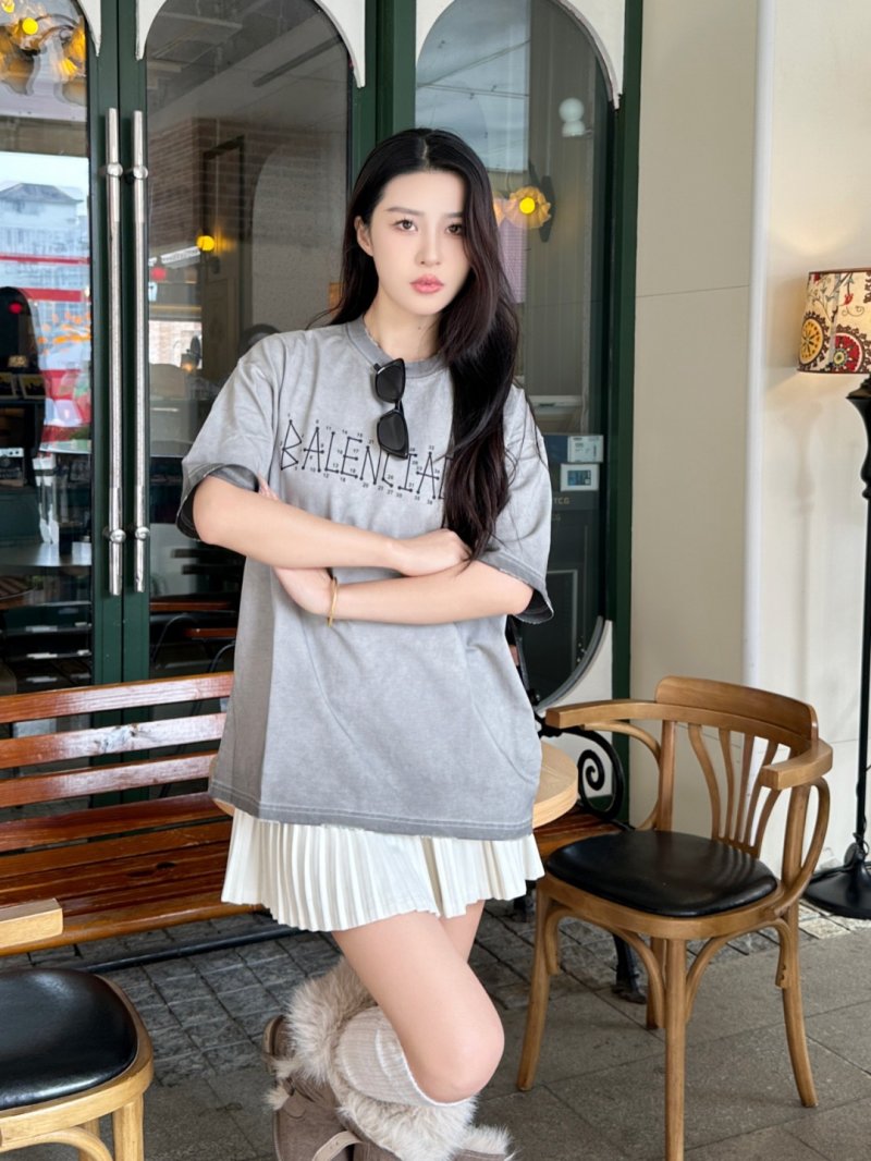 Balenciaga Outlined Logo Oversized T-Shirt Grey view