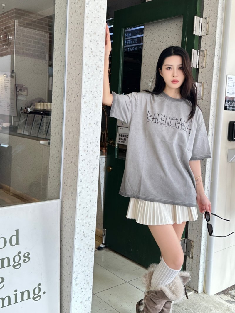 Balenciaga Outlined Logo Oversized T-Shirt Grey view