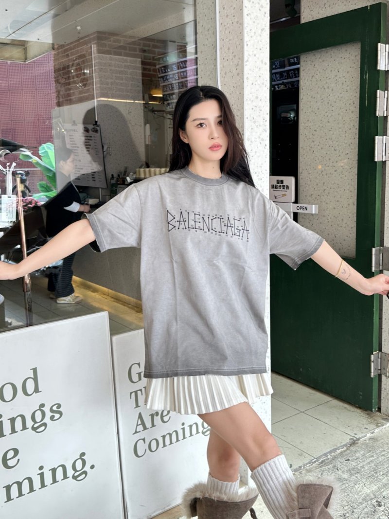 Balenciaga Outlined Logo Oversized T-Shirt Grey view