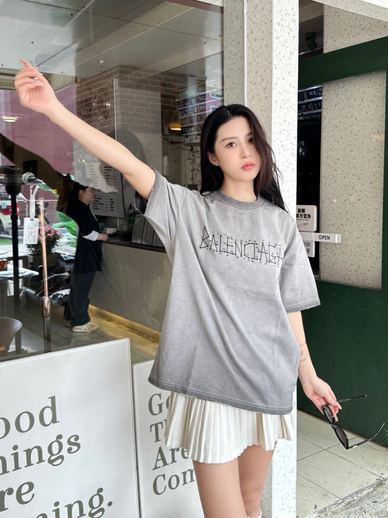 Balenciaga Outlined Logo Oversized T-Shirt Grey view
