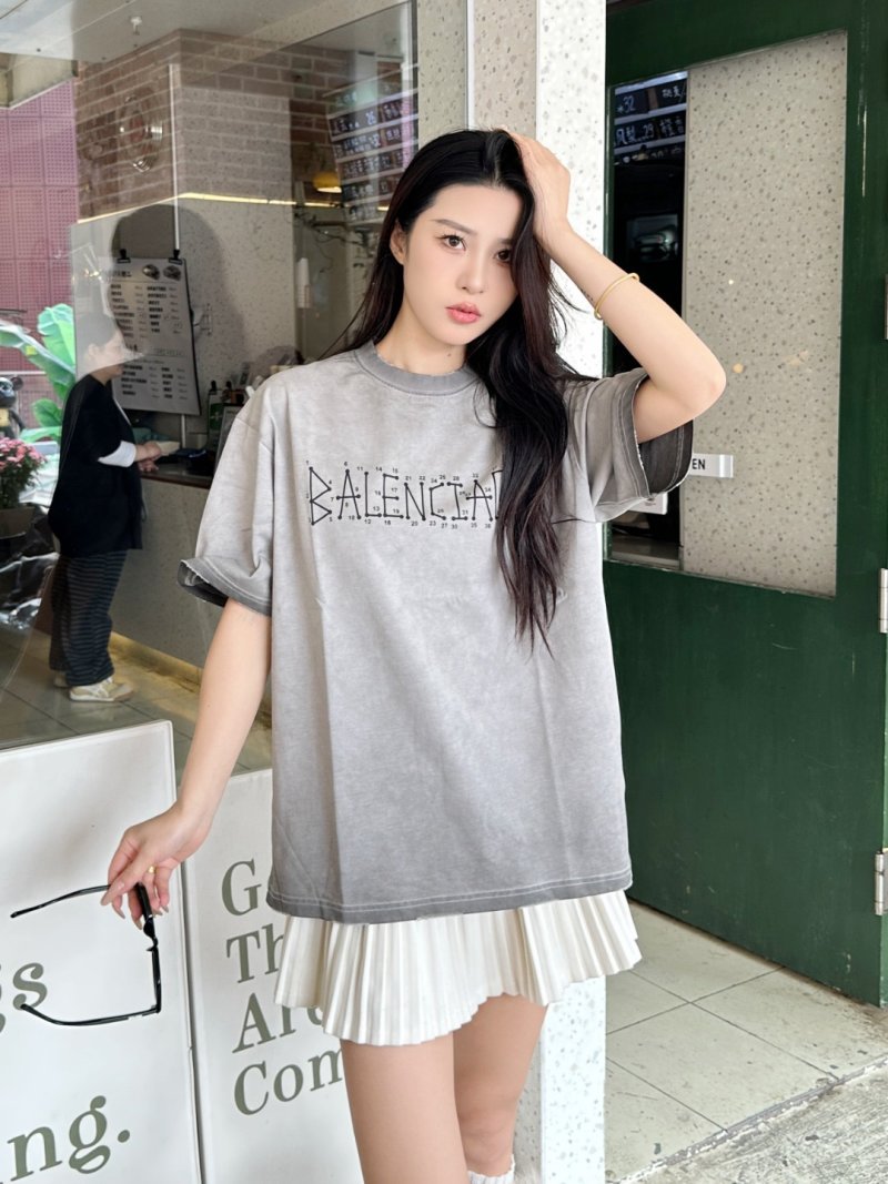 Balenciaga Outlined Logo Oversized T-Shirt Grey view