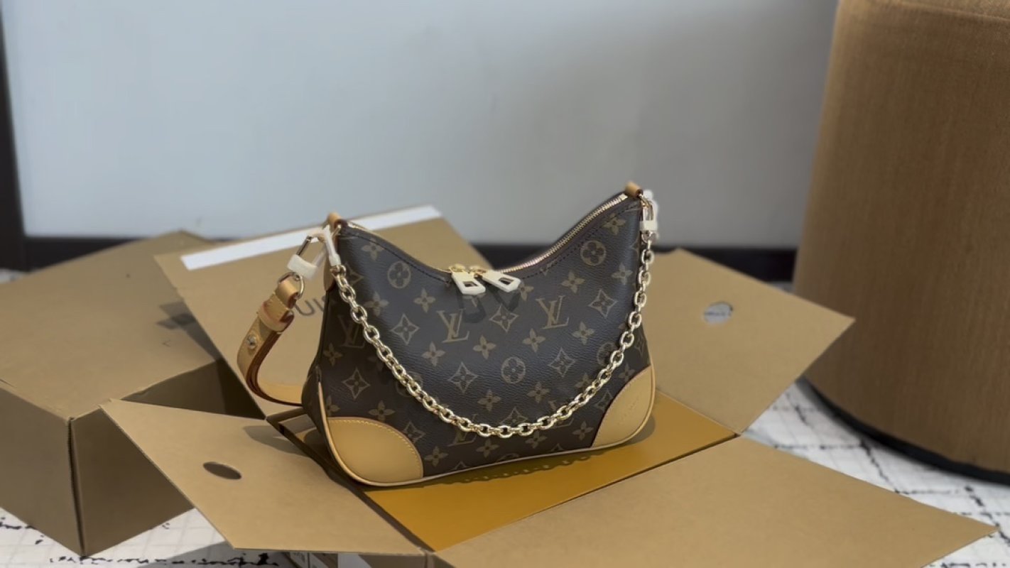 Louis Vuitton Monogram Canvas Shoulder Bag with Chain Strap