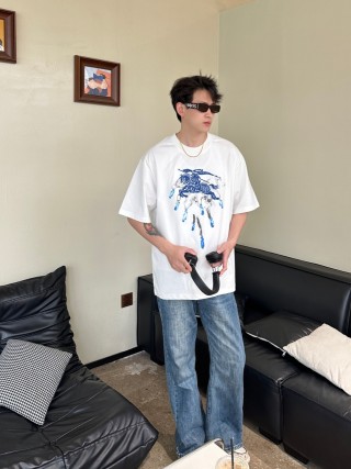 Burberry White Blue Graphic Equestrian T-Shirt view 4
