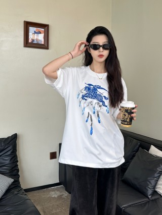 Burberry White Blue Graphic Equestrian T-Shirt view 9