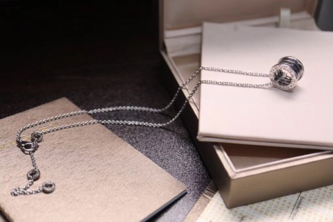 Bvlgari Spring Pendant Necklace White Gold view 3