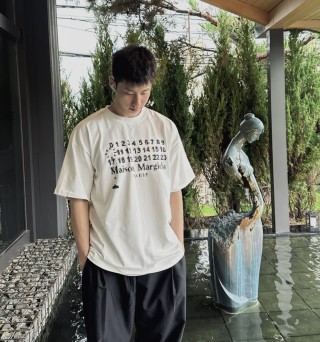 Maison Margiela Calendar Print White T-Shirt view 8