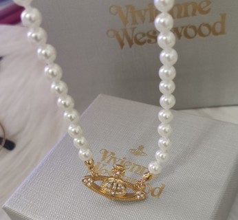 Vivienne Westwood Saturn Pearl Necklace Gold view 5
