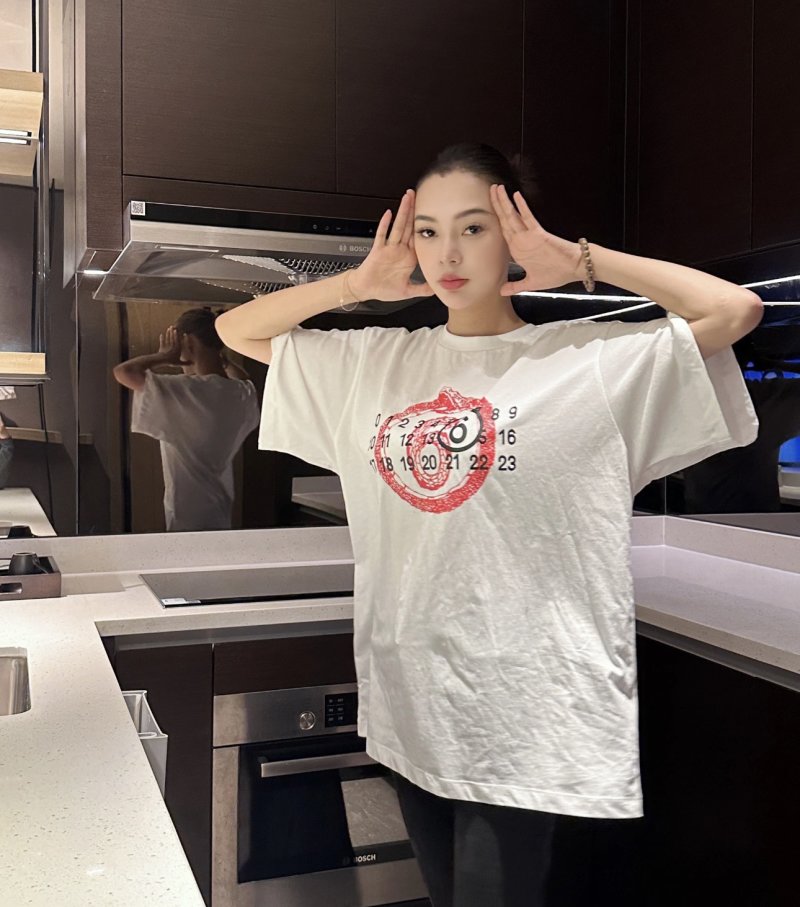 White Red Graphic Logo Short Sleeve T-Shirt view
