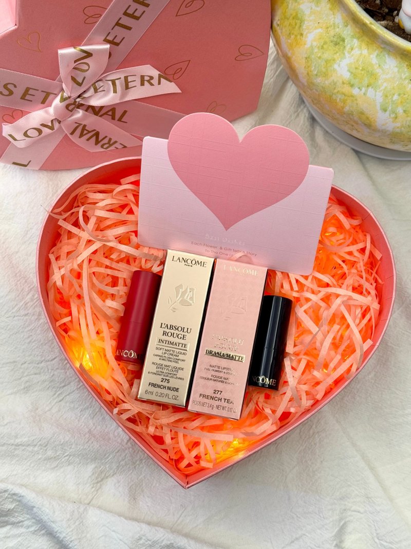 Lancôme 4-Piece Lip Gift Set – Pink Heart Box view