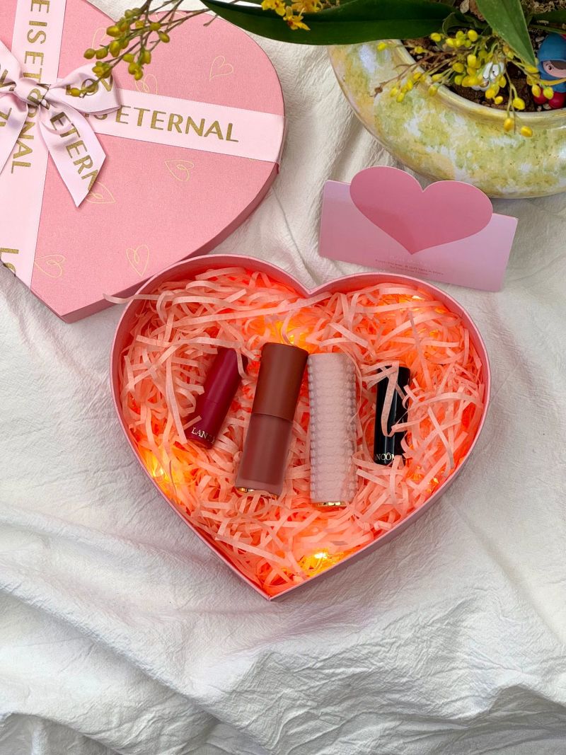 Lancôme 4-Piece Lip Gift Set – Pink Heart Box view