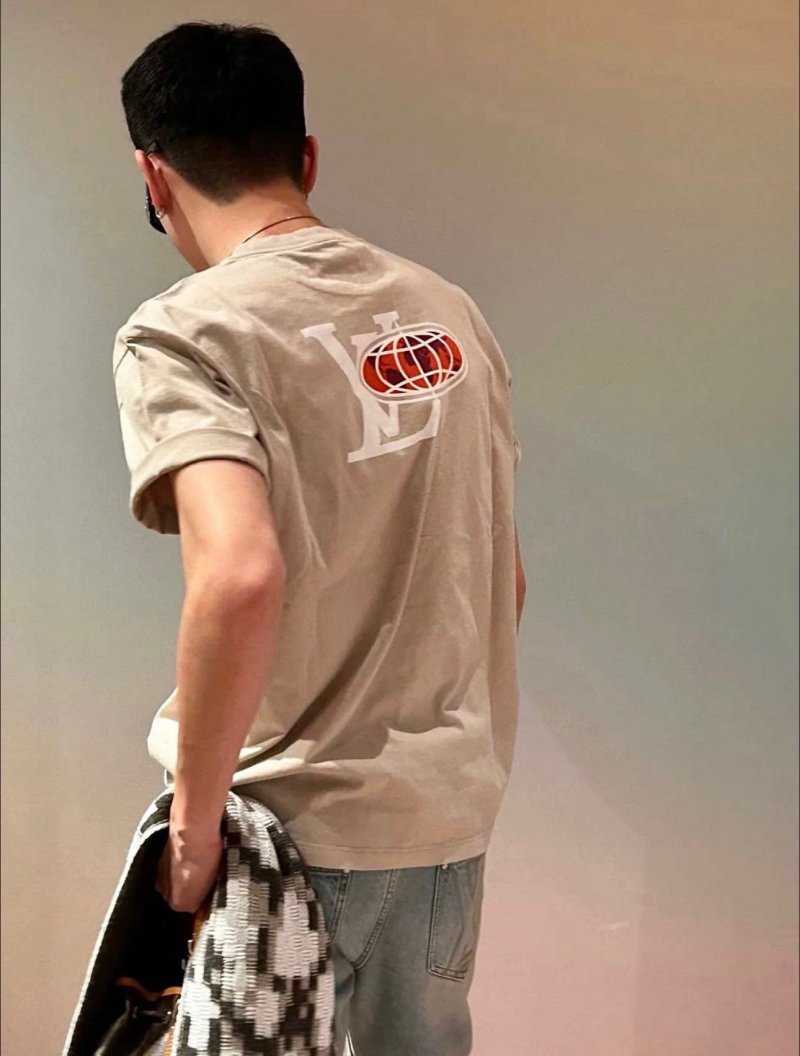 Louis Vuitton Le Monde Estamp Graphic T-Shirt Beige view