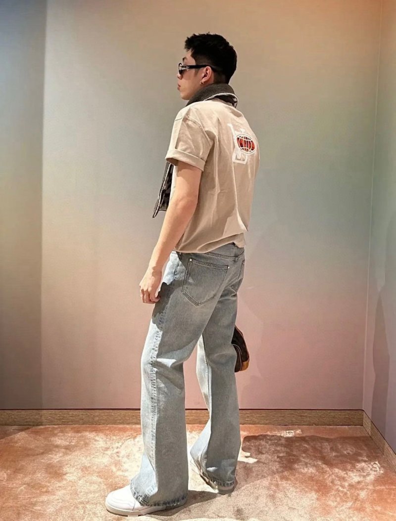 Louis Vuitton Le Monde Estamp Graphic T-Shirt Beige view