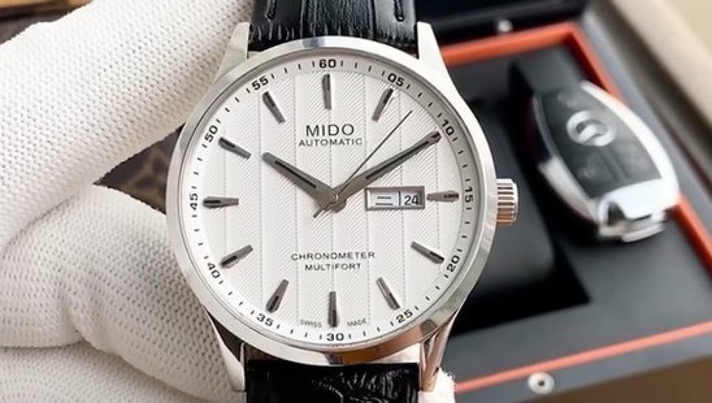 Mido Commander Automatic Chronometer Silver Dial Watch 40mm