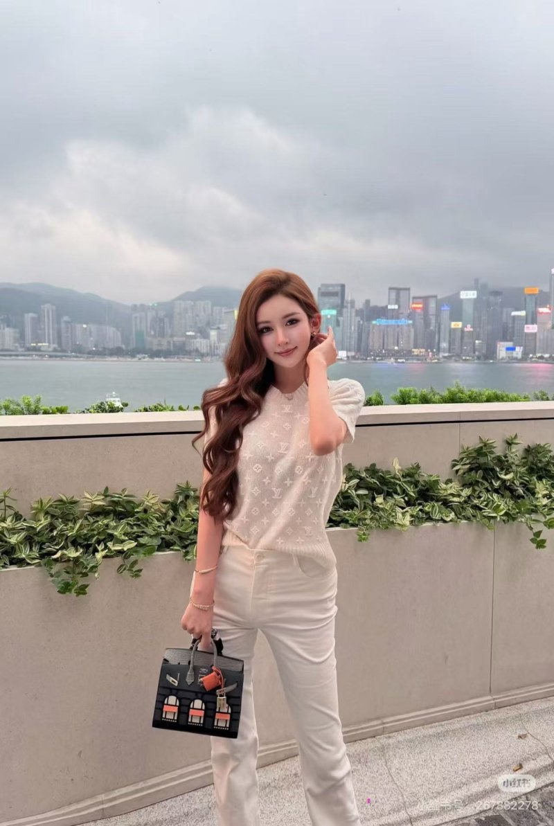 Louis Vuitton Monogram Embroidered Short-Sleeve Knit Tee - Cream view