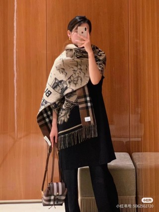 Burberry Beige Map Double-Sided Fringe Long Scarf view 3
