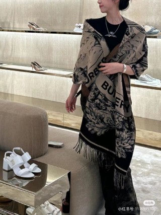 Burberry Beige Map Double-Sided Fringe Long Scarf view 6