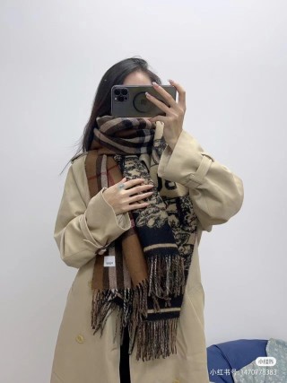 Burberry Beige Map Double-Sided Fringe Long Scarf view 7