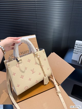 Louis Vuitton Onthego Monogram Tote Cream view 2