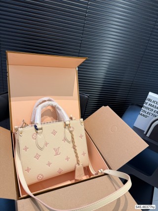 Louis Vuitton Onthego Monogram Tote Cream view 3