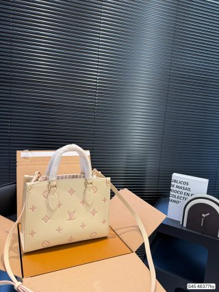 Louis Vuitton Onthego Monogram Tote Cream view 4