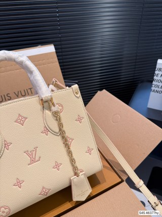 Louis Vuitton Onthego Monogram Tote Cream view 5
