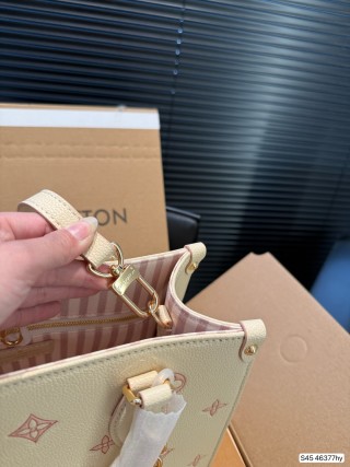 Louis Vuitton Onthego Monogram Tote Cream view 8