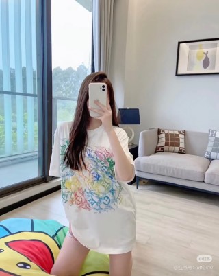 Cream Oversized Graphic Print T-Shirt with Colorful Art Design view 2