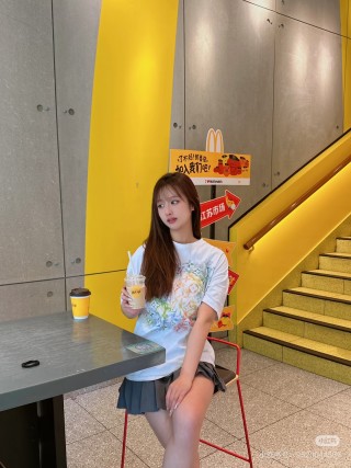 Cream Oversized Graphic Print T-Shirt with Colorful Art Design view 6