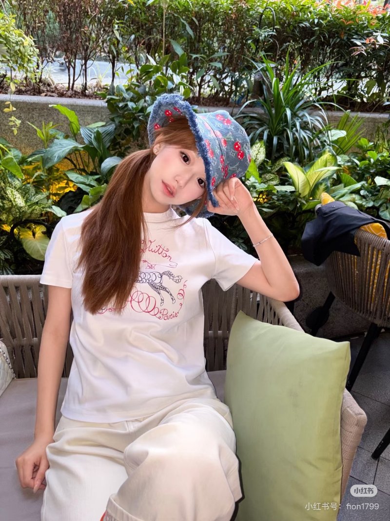 Cream Horse Graphic Short Sleeve T-Shirt view