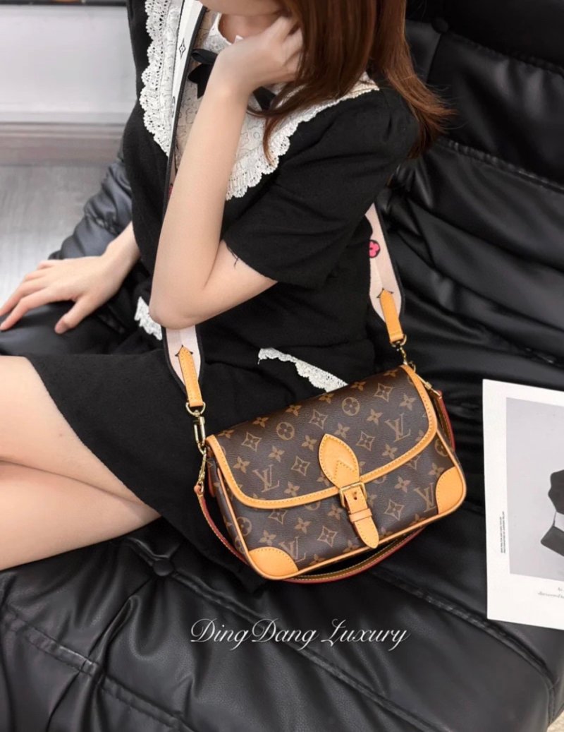 Louis Vuitton Monogram Shoulder Bag Brown view