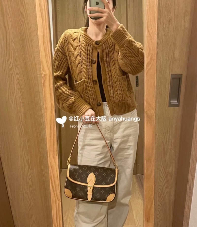 Louis Vuitton Monogram Shoulder Bag Brown view