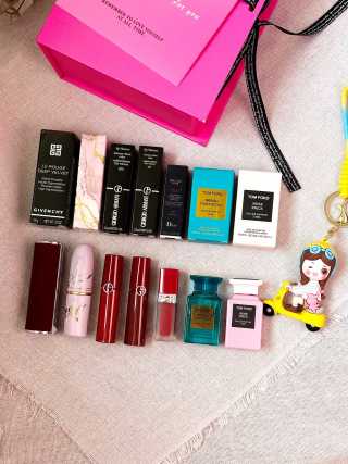 Luxury Beauty & Fragrance Gift Set - Makeup & Perfume Collection view 8