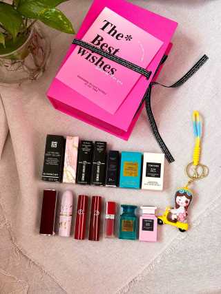 Luxury Beauty & Fragrance Gift Set - Makeup & Perfume Collection view 9