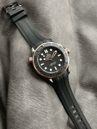 Omega Seamaster 210.62.44.20.01.001 Black Dial Watch view 6