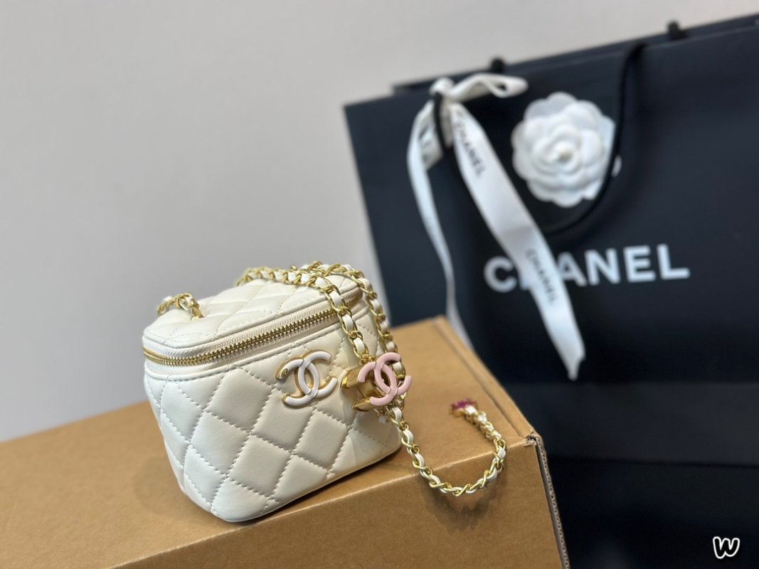 Chanel White Quilted Enamel Lock Box Bag with Gold Chain