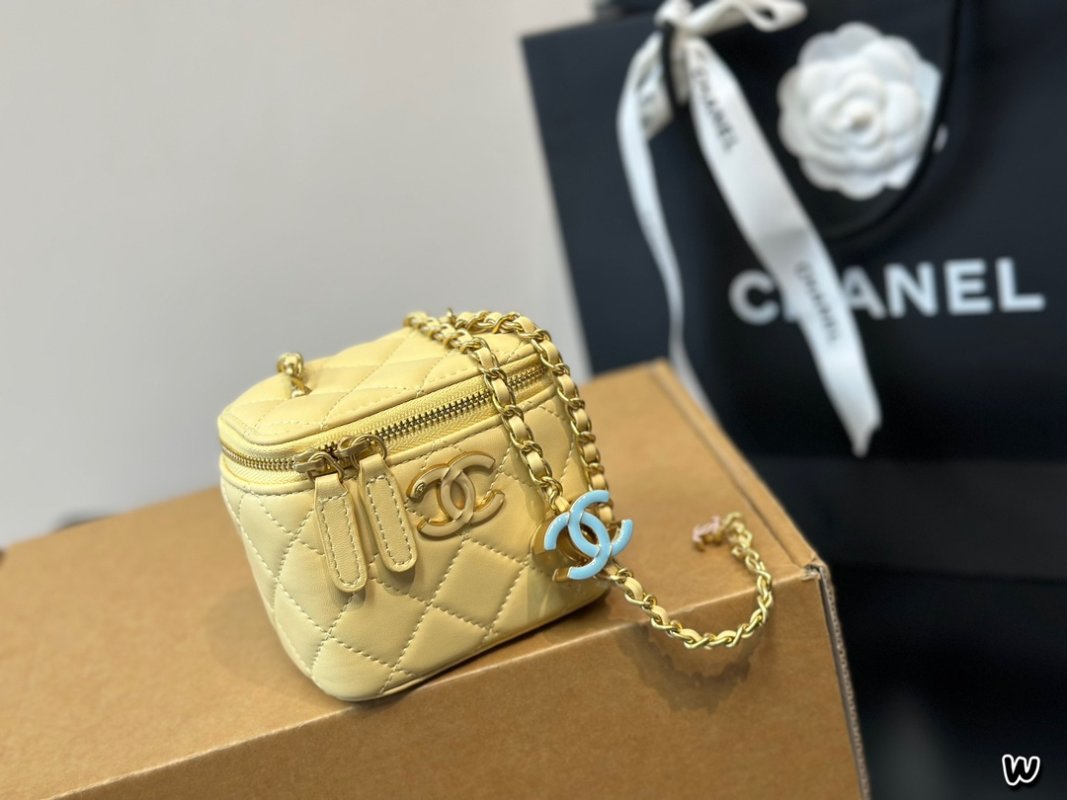 Chanel White Quilted Enamel Lock Box Bag with Gold Chain view