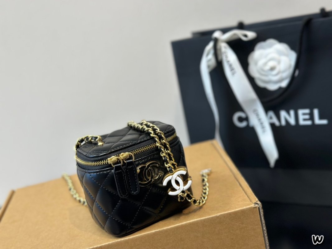 Chanel White Quilted Enamel Lock Box Bag with Gold Chain view