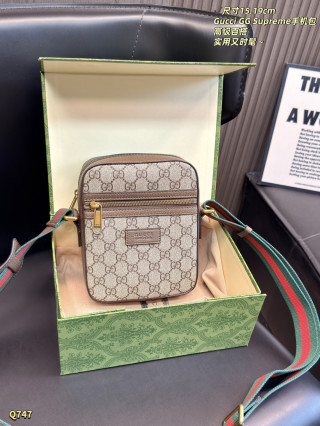 Gucci GG Supreme Beige Canvas Phone Bag with Web Strap