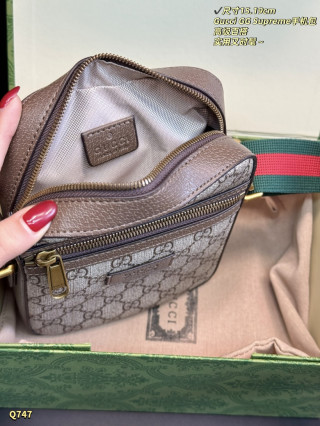 Gucci GG Supreme Beige Canvas Phone Bag with Web Strap view 9